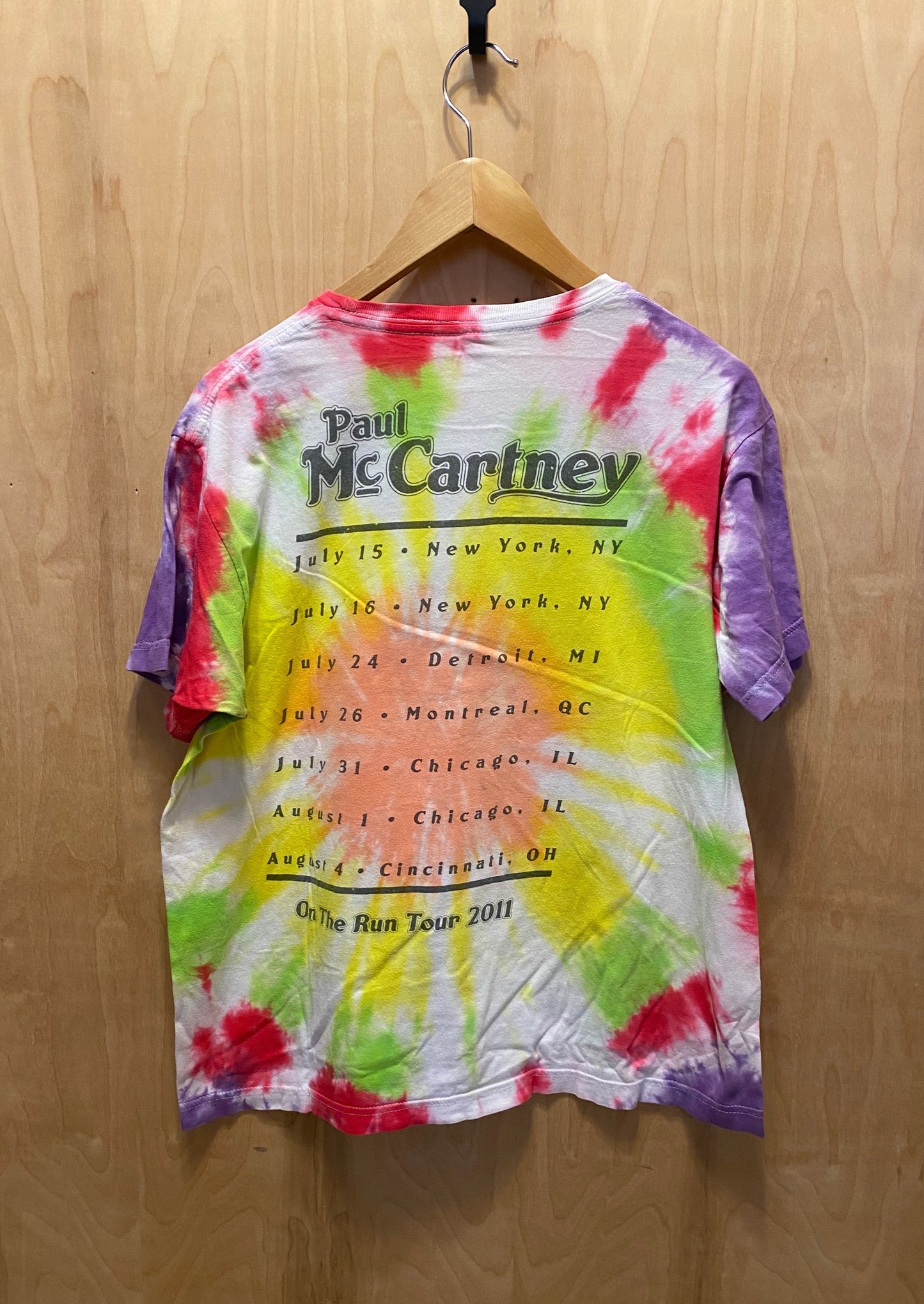 Cargar imagen en el visor de la galería, Camiseta teñida de la gira On the Run de Paul McCartney 2011 (M)
