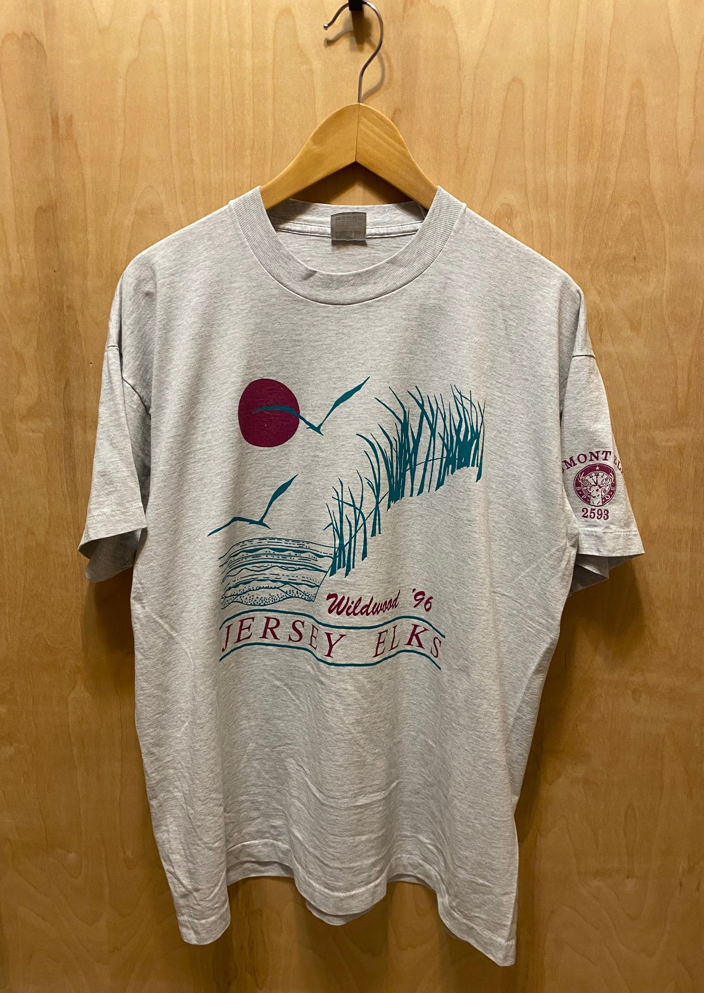Cargar imagen en el visor de la galería, 1996 Camiseta Wildwood &amp;quot;Jersey Elks&amp;quot; (XL)
