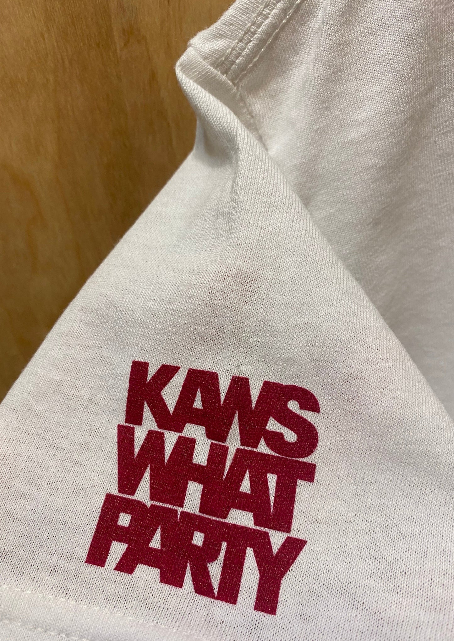 Camiseta "Kaws What Party" del Museo de Brooklyn