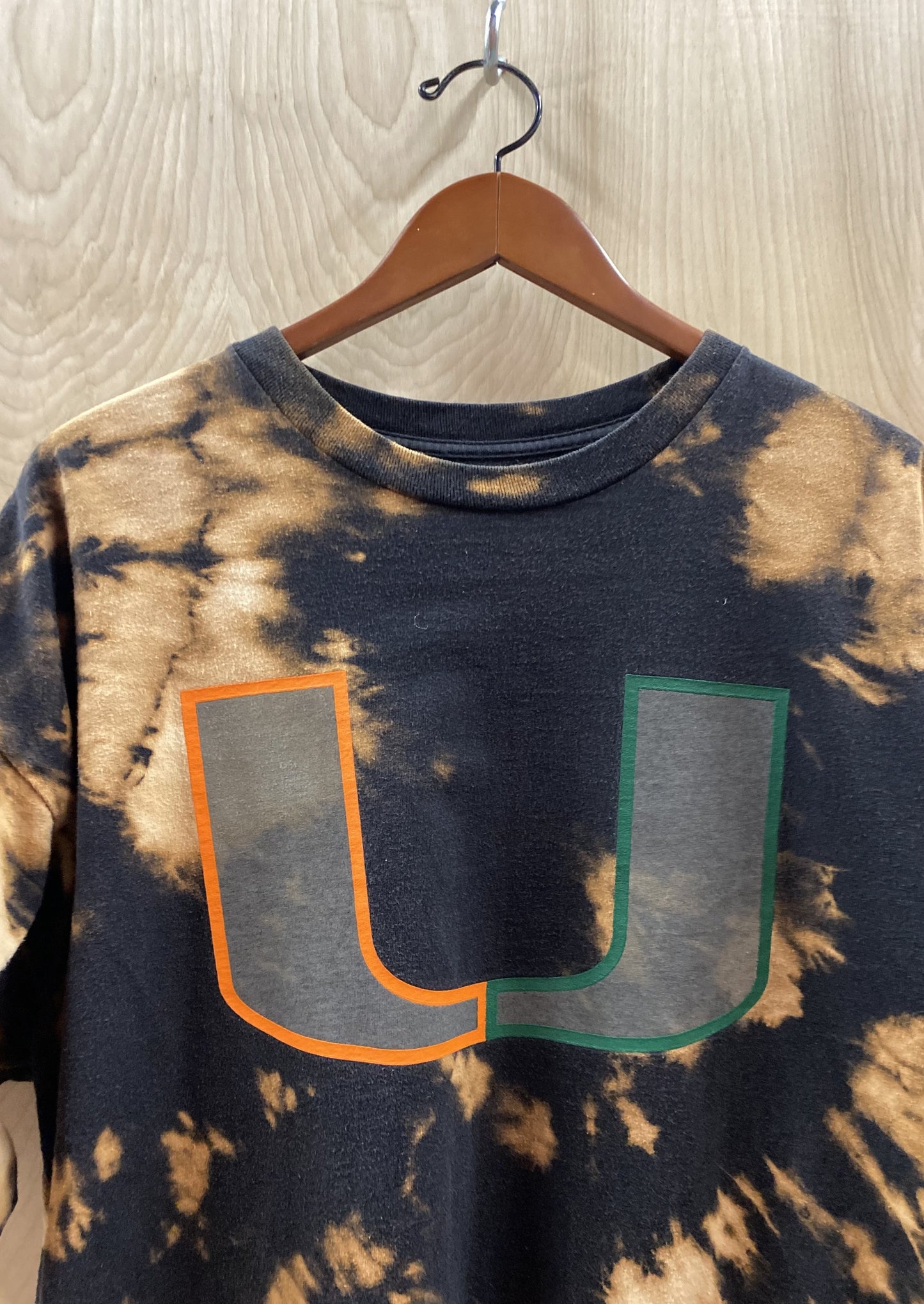 Cargar imagen en el visor de la galería, University of Miami Acid wash T-Shirt (4811529977936)
