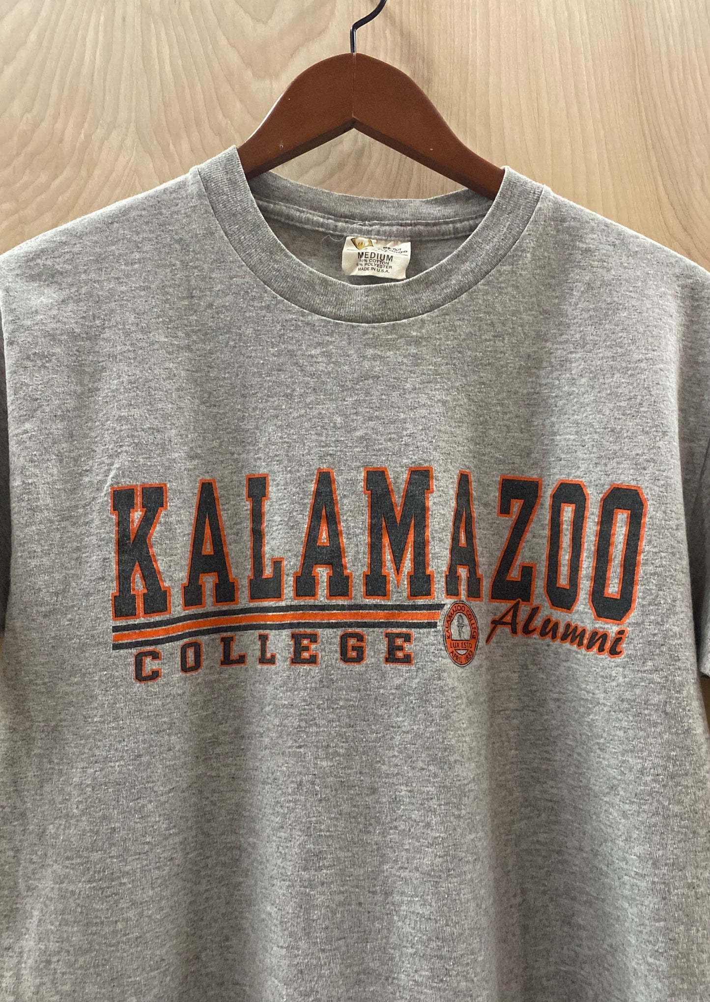 Cargar imagen en el visor de la galería, Kalamazoo College Alumni T-Shirt (6556850782288)
