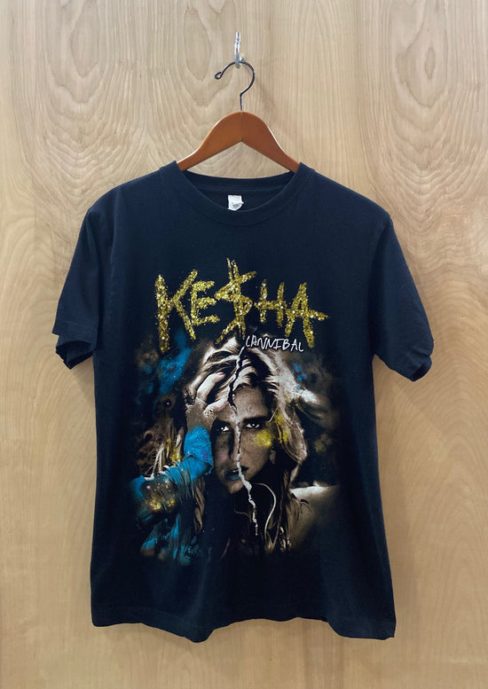 Cargar imagen en el visor de la galería, 2011 Kesha Cannibal Tour T-Shirt (6556726263888)
