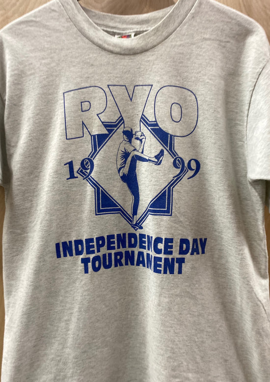 Cargar imagen en el visor de la galería, 1999 RYO independence Day Tournament T-Shirt (4811525718096)
