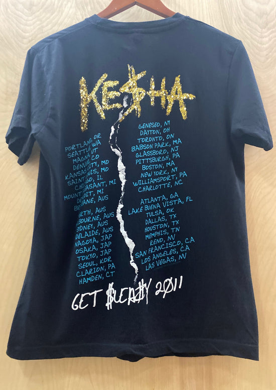 Cargar imagen en el visor de la galería, 2011 Kesha Cannibal Tour T-Shirt (6556726263888)
