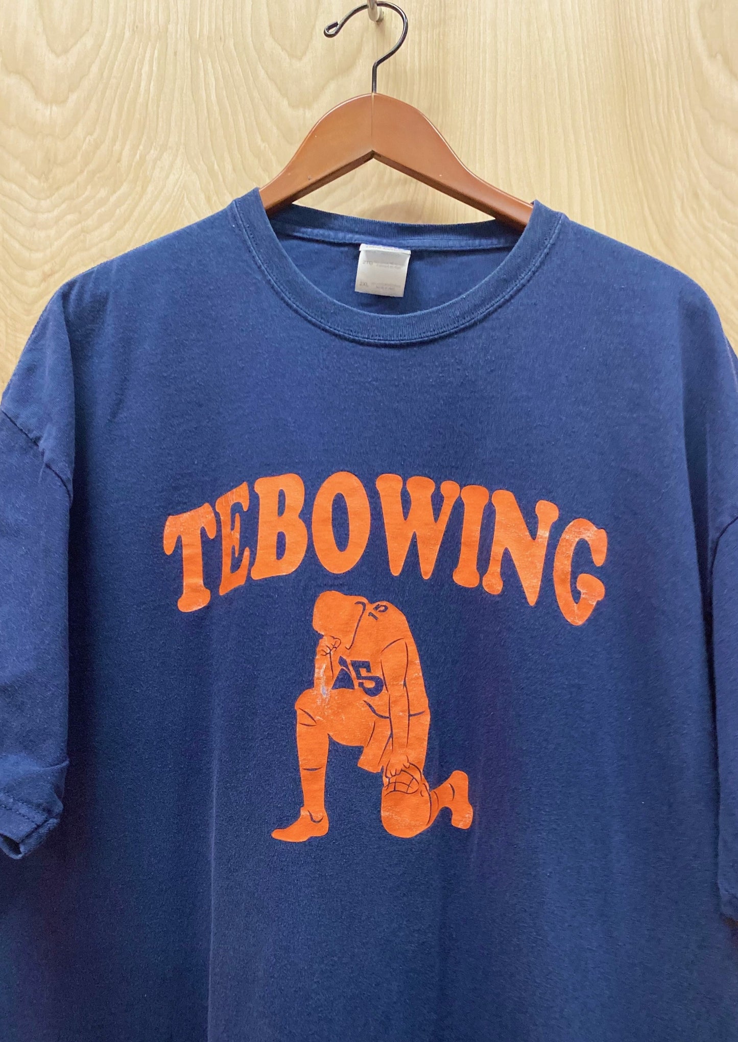 Load image into Gallery viewer, Tim Tebow &amp;quot;Tebowing&amp;quot; T-Shirt (6556853010512)
